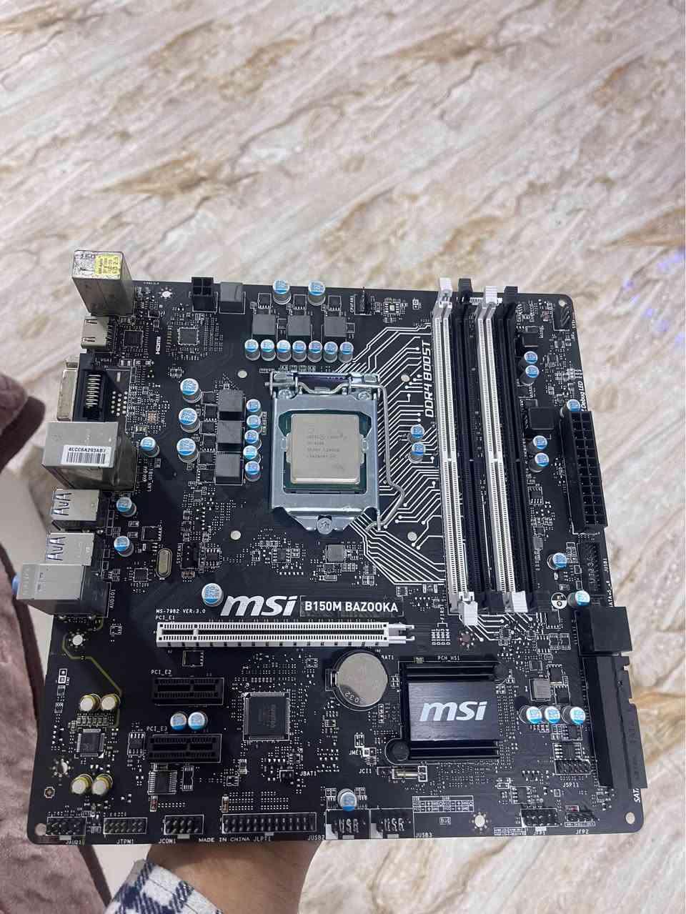 السلام عليكم 
بورد ومعالج جدد غير مستخدمات 
البوردMSI- B150M BAZOOKA
المعالج i5-6500 3.20GHZ
شغالات شرط الفحص 
السعر ٨٥ الف 
مكاني بغداد بغداد, العراق


**إذا كنت صاحب هذا الإعلان وتريد حذفه لأي سبب، رجاءا أرسل رسالة إلى الدعم الفني**