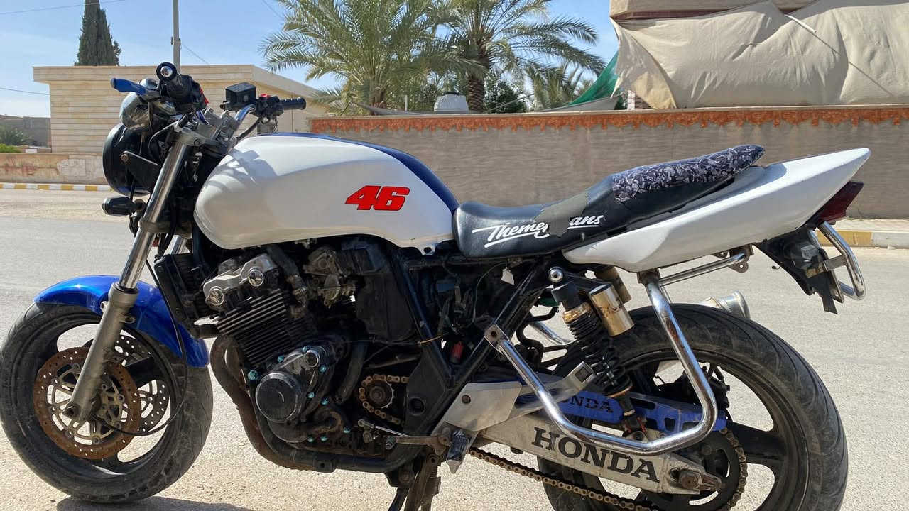 سلام عليكم

سيبي فور جيل ثاني نكره سلف تاخذه ما تصرف علي ربع كهربائيات كله شغاله تايرات جديده دهن جديد ما تصرف عليه ربع لمو شراي لا يتعبني ***********مكان حديثه
