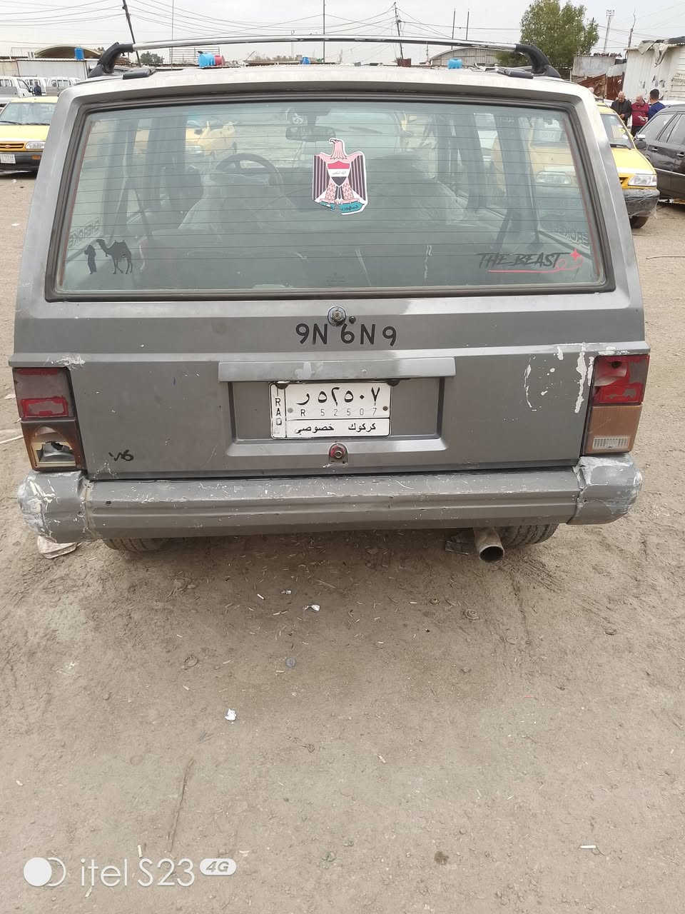 سلام عليكم سياره جيب موديل 1991 كير ومكينه بلادي دفع ربعي رقم كركوك بيه وكتله عامه وعندي رقمه ومستمسكاته سياره جاهزة وحلوه بعلك الموجود بيع ومراوس مكاني بغداد بيع كوم حديد لن مالي خلك رقمي *********** سعر 20
