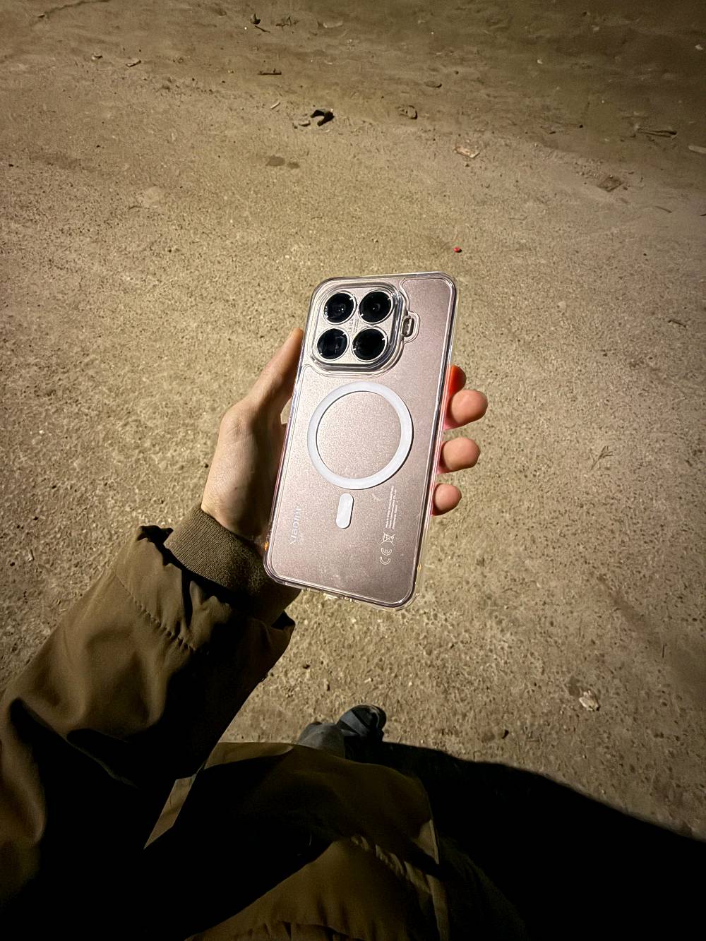 موبايل Xiaomi 15t pro الذاكره 512 لون تيتانيوم البطاريه 100% الجهاز شخص مابي ما عدا الكسر بالعدسة مال الكاميرا وما مأثر بشكل كبير على الكاميرا تصور طبيعي مكاني البصرة قضاء المدينة 