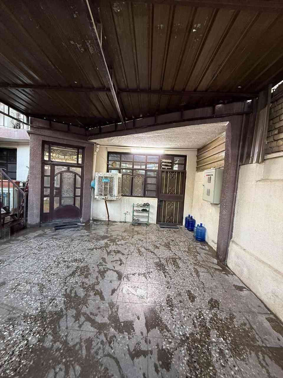يقدم لكم مكتب العز للعقار 💙

بيت للبيع 🏠 مساحتة ٢٠٠متر واجهية ١٠ نزال ٢٠ في منطقة حي الجهاد محلة ٨٩٥ مربع جامع النور البيت طابقين 🏙️

🌿 الطابق الاول يحتوي على غرفتين نوم وحولي واستقبال ومطبخ ومجموعة الصحية 🛏️🛁

🌿 والطابق الثاني بناء حديث يحتوي على غرفة نوم واستقبال ومطبخ ومجموعة صحية اي بمعنى سويت ويرهم مشتمل منفصل ويحتوي على درج خارجي ويحتوي ع طرمة تسع سيارتين 🚗🚗 وتشجير داخلي وخارجي وقمرية 🌳🌕
ملاحظة البيت يحتوي ع كاونترات المنيوم تفصال عدد ٢ من ضمن البيت 🔨

للاستفسار عن السعر
*********** واتساب
