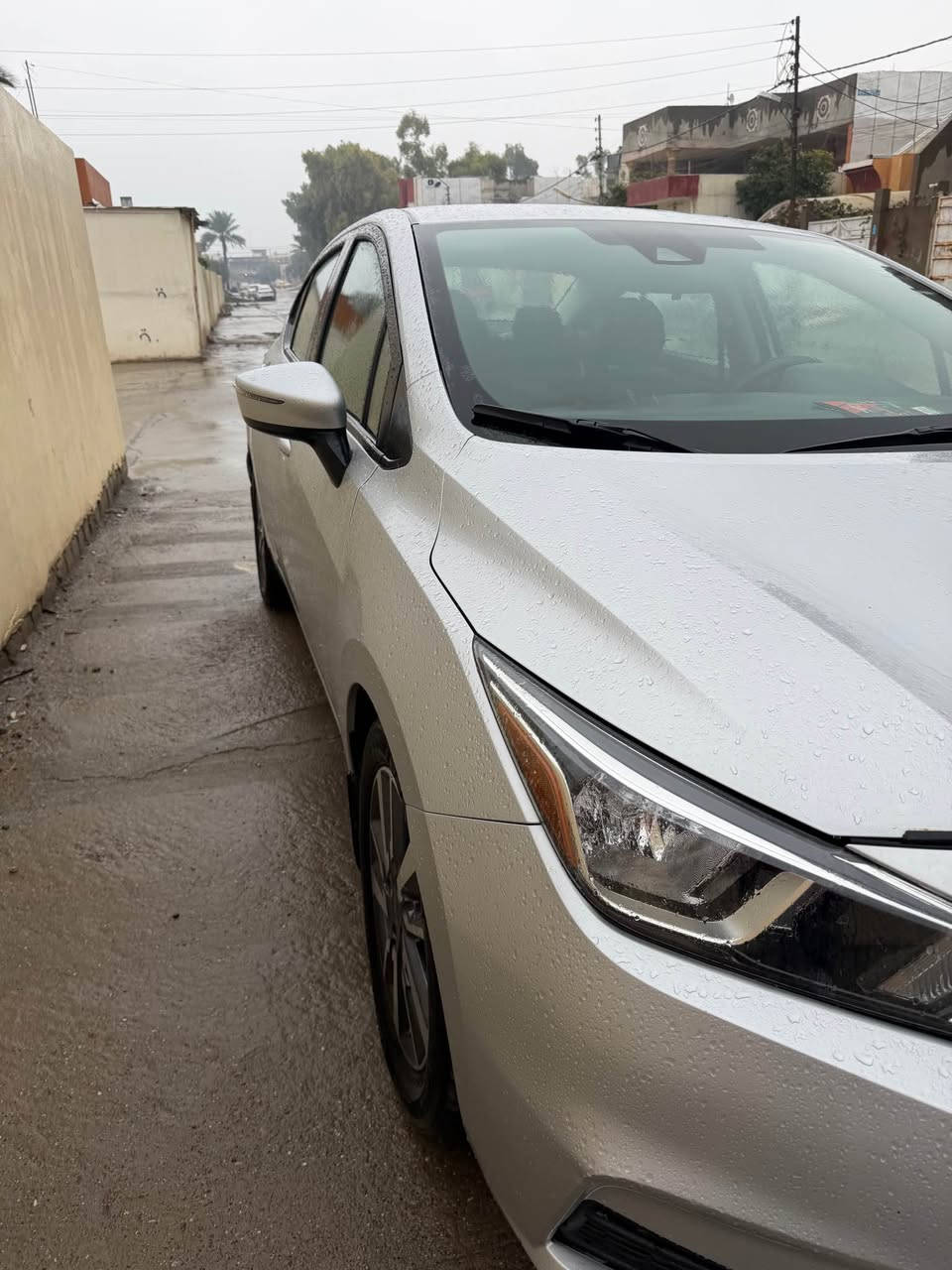 نيسان فيرسا 2020. Sv 
مواصفات :-
رادار امامي خلفي
نقطة عمياء
بصمة
ماشية ٧٩ الف 
حادث  ٣ قطع مبدل بلاد  طرف سايق ويه هلال خلفي شويه صبغ بيها دفتر بنزين سنويه لحد ٢٧ سعر ١٠٦ قفل  *********** كركوك, العراق
