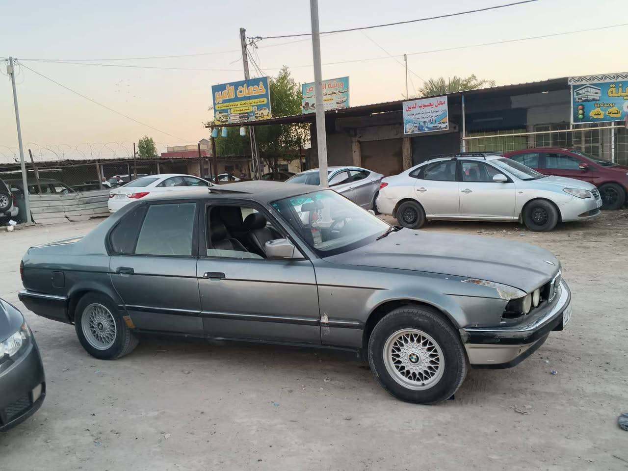 السلام عليكم للبيع بي ام 1992 رقم بغداد انكليزي حجم 730 مكينه 8 سلندر@ سياره جاهزه خير من الله مكان المحموديه رقم تلفون *********** السعر 35 او بيهه مجال
