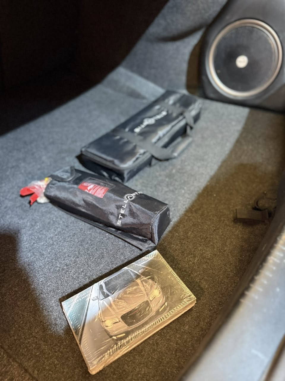 اوباما S موديل2023 ( خـليـجـي )
(شركه هارلم ) لون كرزي

  فول  مواصفات 

(كفاله  عامة من  صبغ  تبديل و الفتح و البارد ) 

سياره جديده اي نقص ما بيهه ابد 📍❤️ 

(سيارة  ماشية 27 الاف )

سياره جديده بمعنى الكلمه

رقم بغداد   الجديد

المحرك : V6.  3.6L .

المواصفات :

* جناح خلفي بلادي

* ويل قياس 20 انچ  بلادي تخم تاير جديد

* ستيرن رياضي . 

مقاعد رياضية جلد  . 

* مصابيح أمامية زنون . 

* كشافات الضباب زنون . 

* المصابيح الأمامية مع LED . 

* حساسات . 

* شاشه كبيرة مع نظام ملاحة نفكيشن GPS .

* الشاشة مع اوپشنات SRT . 

* سستم صوت الپاين .

* فتحت سقف (سلايد) . 

* مقاعد أمامية كهربائية عدد 2 

* مقاعد أمامية وتدفئة . 

* تشغيل عن بعد . 

* ستيرن كهربائي . 

* تدفئة ستيرن . 

* محدد سرعة . 

* تلفون بلوتوث . 

* كاميرا خلفية .

* مرايا متحسسة للاضاءة العالية .

* كير شفتر بالستيرن . 

* دخول ذكي (بصمة) .

(مكفوله  من الصبغ والتبديل   وكاله هارلم )

*العنوان: بصرة  

للاتصال ع الرقم: *********** / ***********
