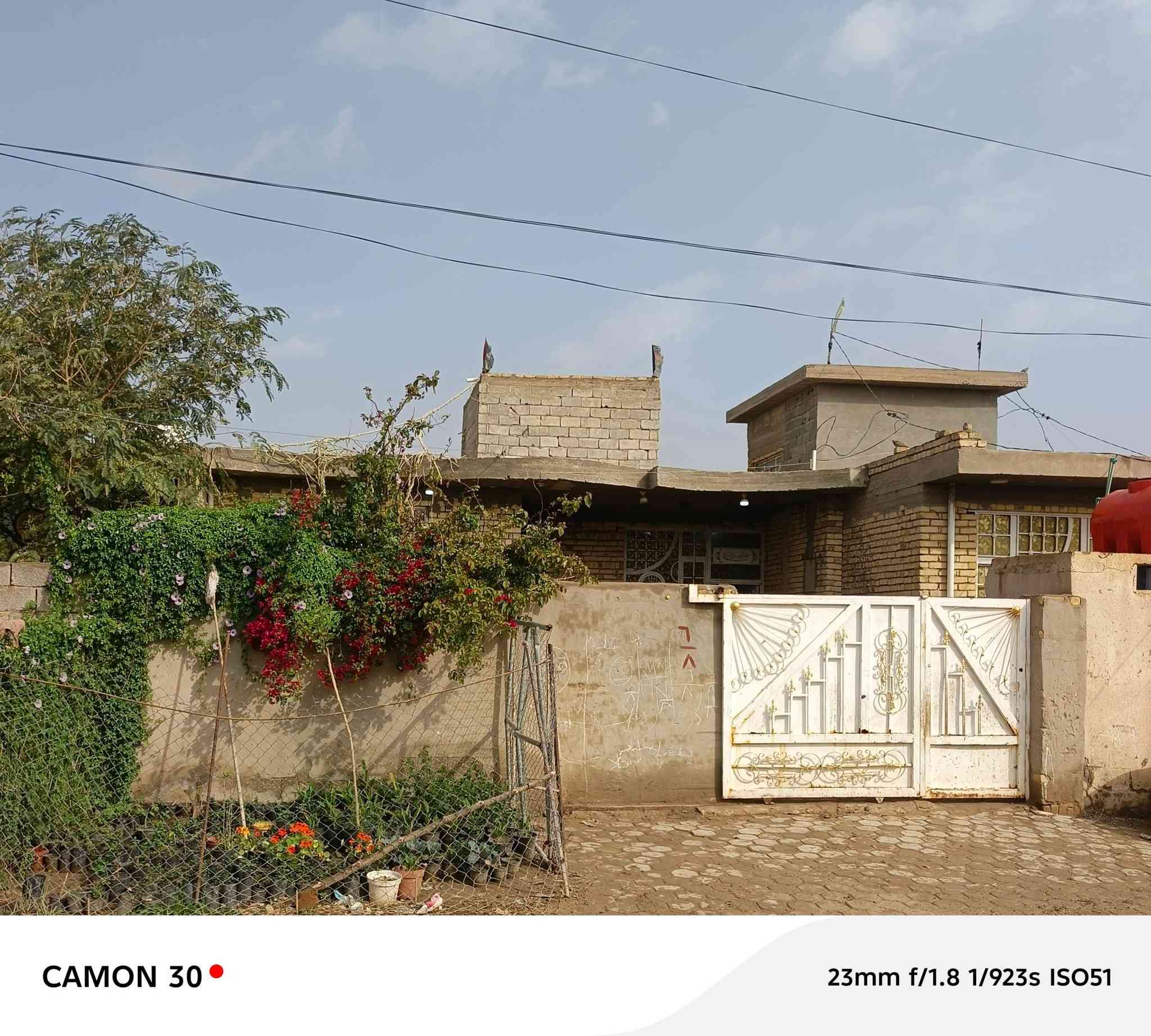 دار للبيع المساحة 200 متر الشارع 8 متر بناء طابوق للاستفسار اتصل على ***********
***********
