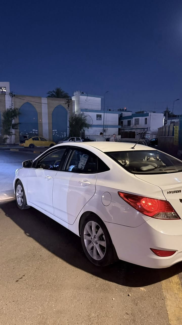 اكسنت 2013 خليجية فول مواصفات
شباب السياره خير من الله بانزين بس محسن الله شاهد قطرة عادي ماحطلها الدهن ابدله قبل بوقته اصلي سيارة موضف تبريد خير من الله مكينة ناعمة كلش رقم انكليزي سنويتها ل2028 

مكينة 1600
ماشية 140000
مواصفاتها :- فتحة سقف+تحكمات ستيرن+مسند ذراع+نوافذ كهربائية+5 ويل كب+5 تجاوي + اشاير ب مري +بيها نضام تقليل صرف بانزين ايكو +شاشه+ كامرة خلفيه
السعر 10,000$ 
للاستفسار ***********
