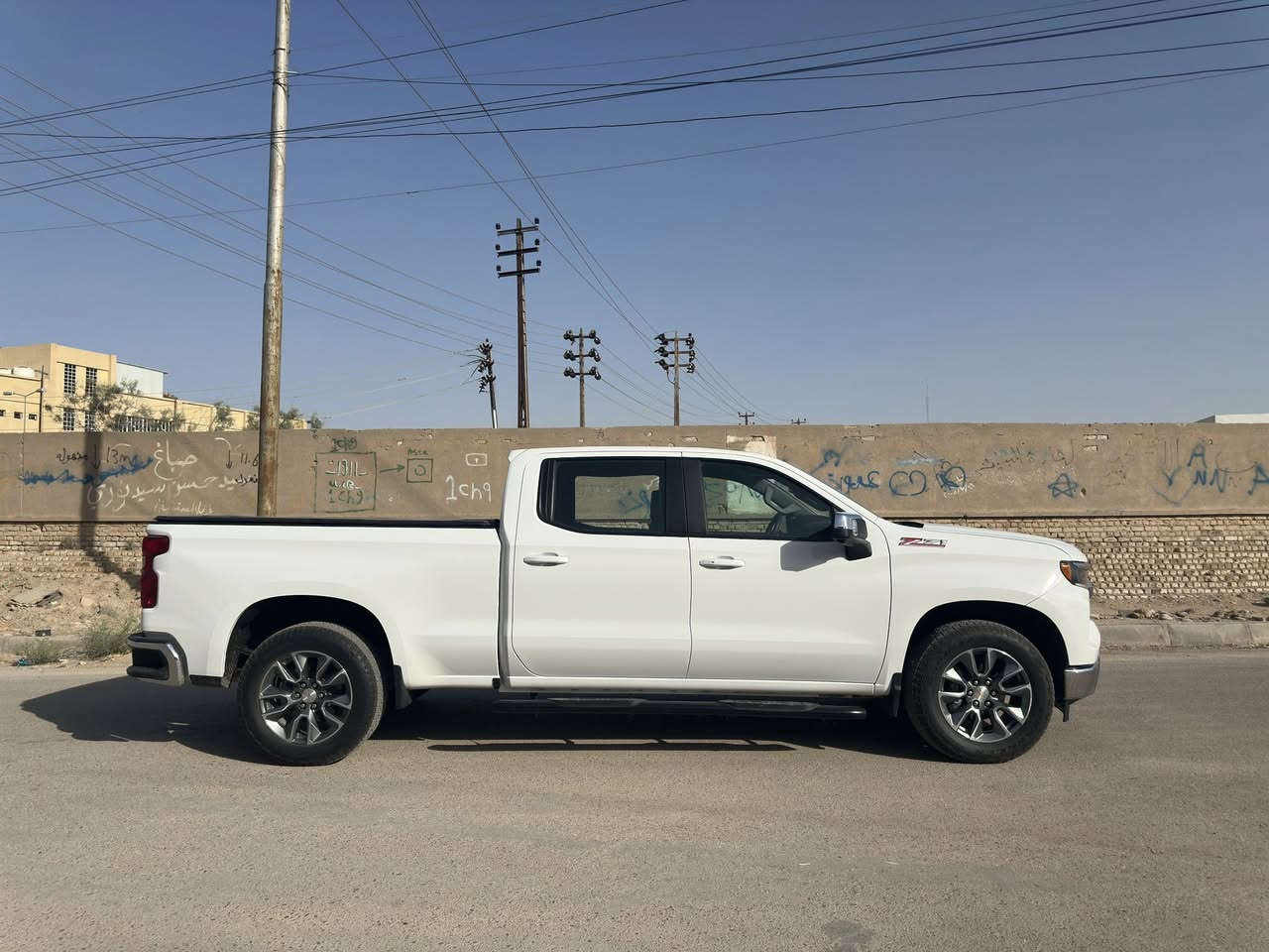 يالله
شفروليت سلفرادو LT Z71
لون ابيض
موديل2025
محرك السياره 5300 8V المرغوب
رقم بصره كتاب شهداء وكاله عامه بأسمك 
السياره باب طويل وبدي طويل
ماشيه 4 الف ميل يعني زيرو
كشنات كهرباء 
بريك بصمه
عده كامله سبير منازل
لايت LED
اوتو ستوب
شاشه الجبيره
رادارات خط مسار جانبي خلفي 
والسياره بيها مواصفات خير من الله
وارد امريكي حادثها بس تبديل دعاميه واصبعين بلبنيد بارد وصار بيه بارد شبر بلجاملغ الامامي بسبب النقل صور الحادث مرفوقه بلمنشور
وسعر السياره 385 وبيها مجال
مكان السياره بصره
للأستفسار اكثر الرقم***********
