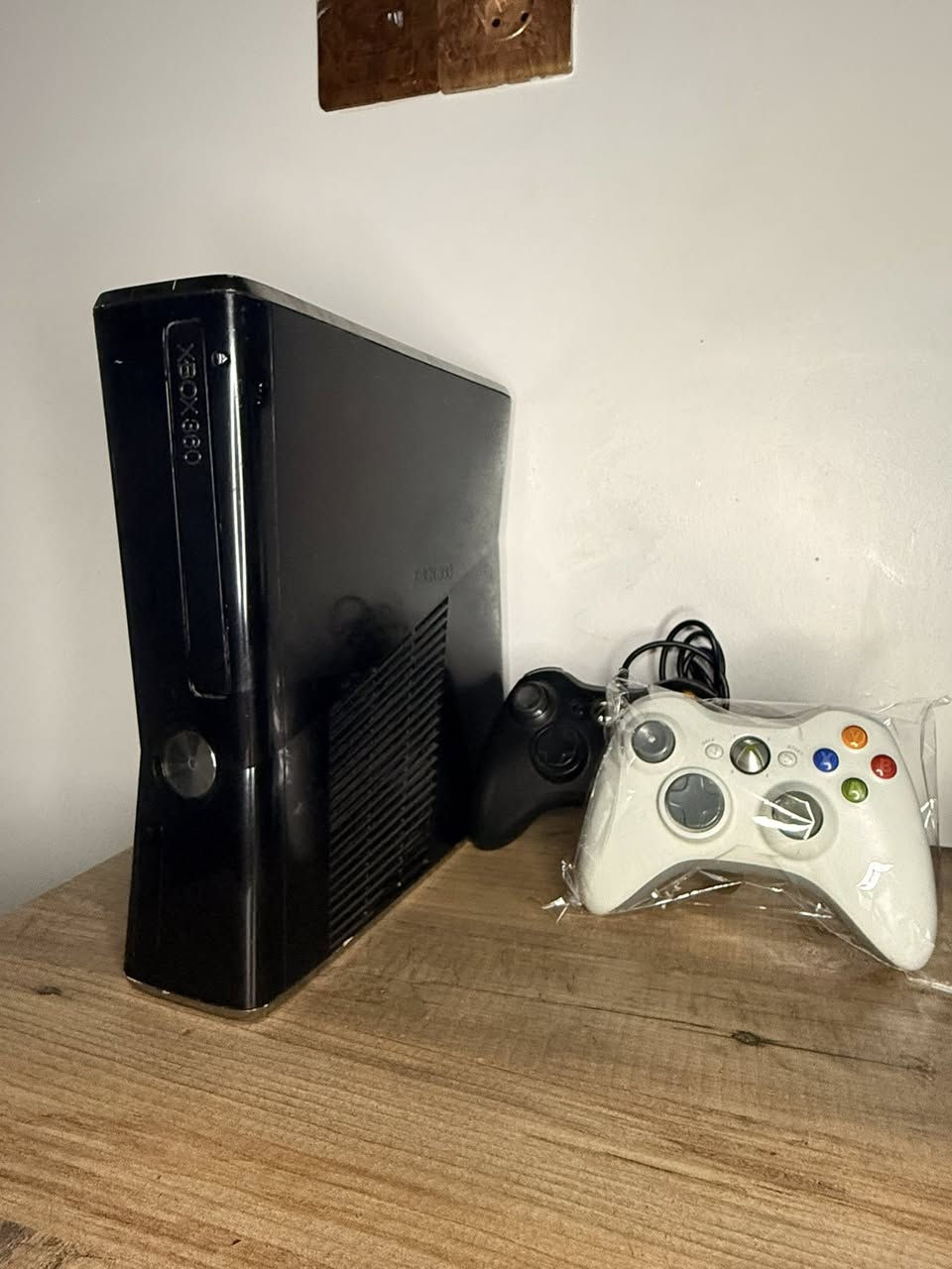 السلام عليكم اكس بوكس 360 سلم باله نضافه 100‎%‎ دبل جوستك وياه 150 لعبه قويه وانطي شرط الفحص والضمان وكافه ملحقاته الاصلية .
السعر 120 الف وبي مجال مكاني كركوك ورقمي*********** التوصيل موجود والي يريدة يتدلل عليه.
