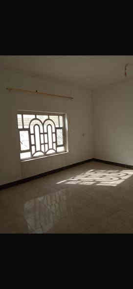 🛑دار للايجار 
مساحه 150متر 
طابقين 2غرف نوم وكلدور ومطبخ واستقبال ومجمع صحيات 
شارع 40خلف المنزل 
للاتصال 
***********
