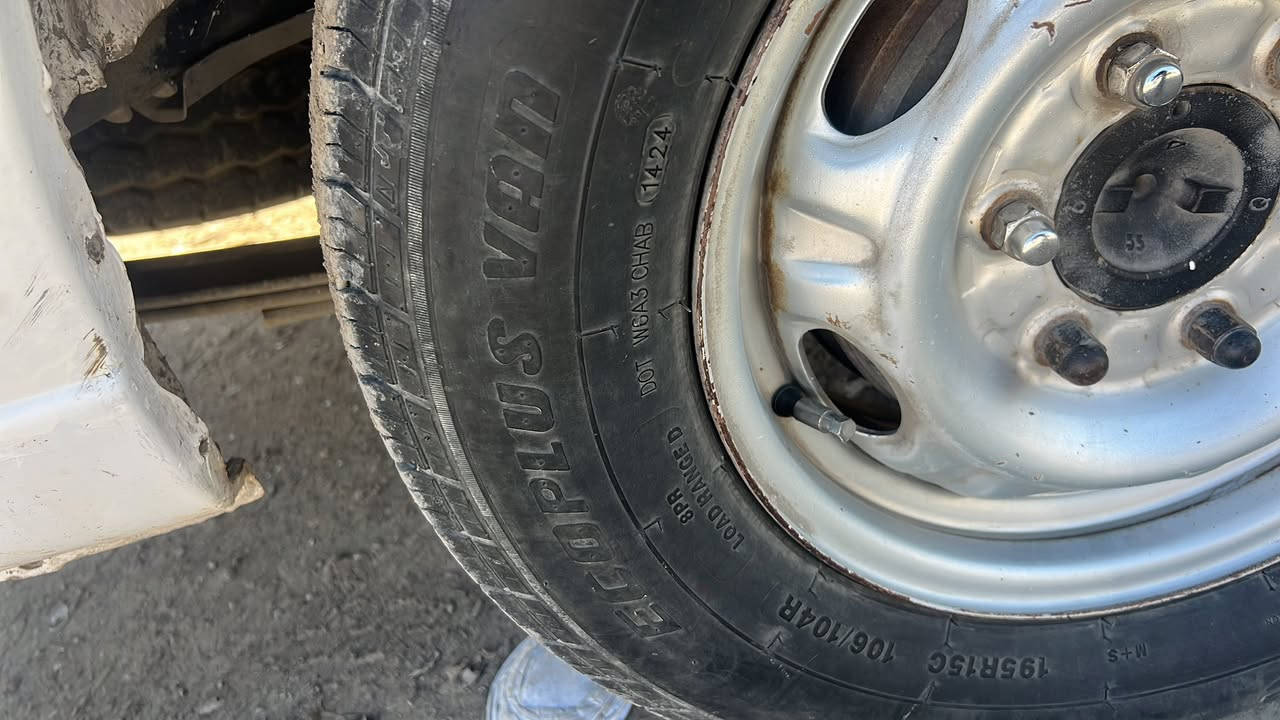 تايرات نيسان نصيه عاليه نفس الشي  يرهم فتون جنبي هم 195R15نضيفات تخم للبيع هاتف ***********موجود وتساب
