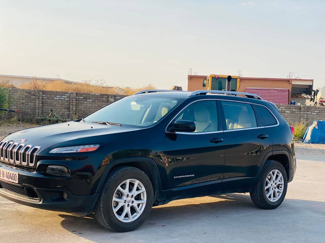 جيب شيروكي2016
بدون دعم بدون صبغ
كير محرك بشرط
تحويل وكالة بشرط
رقم و سنوية جديد
كورك واتس اب فايبر 
***********
