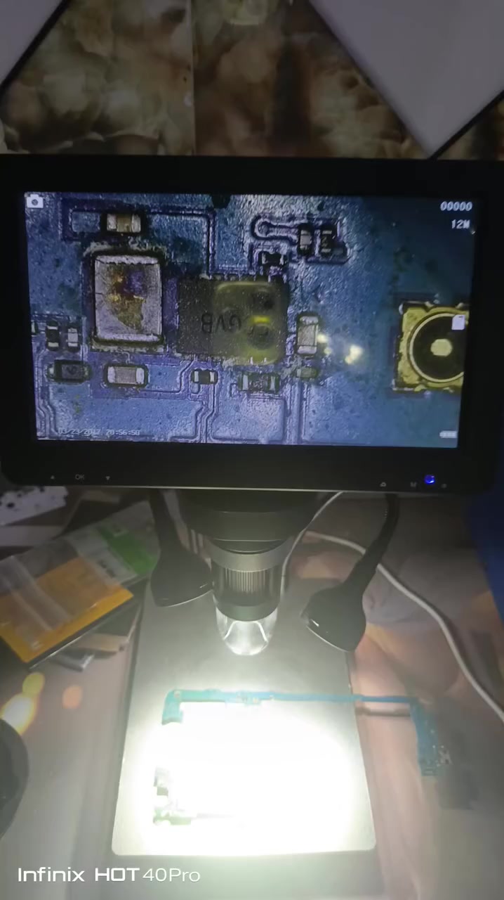 السلام عليكم مجهر. ممسخدم والله شتريته وضامه  وضح بصوره. ودقه عاليه  تصوير وعرض.  ويا رام 32 كيكه     السعر 100 وبي مجال.    رقمي *********** مكاني بغداد
