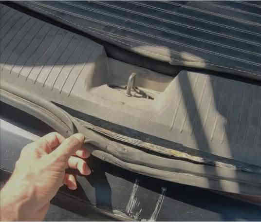 نيسان روج موديل 2023 لون فيلي مرقم بغداد 
ماشي 48 
رادار امامي خلفي 
تحديد مسار 
مثبت سرعة 
مانع تصادم امامي خلفي 
شاشة كاربلي 
تبريد قطعتين 
تبديل بنيد بدون شواصي ودواخل 
بيها صفحة سايق كلير بامريكا مشتغلي 
وبيها طخه بالصندوق الخلفي موضحة بالصورة 
السيارة بيها صوت بالمكينة اني ما اعرف وين اصلح واني بنت ما اكدر اروح اماكن تصليح ابيعها ع وضعها 122 وبيها مجال رقم التلفون *********** بغداد الكرخ
