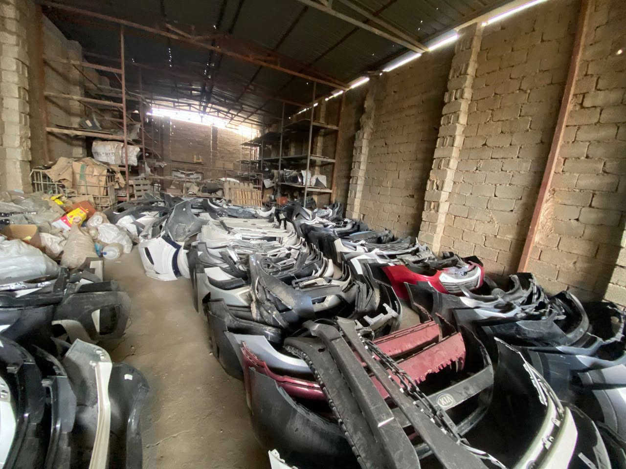 من رخصة الادمن تفصيخ سيارات كوري ياباني الحي الصناعي قرب الرايه محلات الملك ***********.
