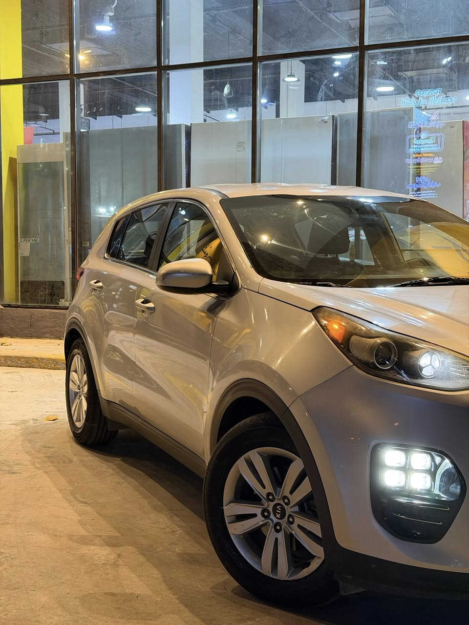 لسلام عليكم 
سبورتج 2019 
المحرك 2400cc
الوان سلفر 
السيارة ماشية ٩٦ 
بسمي تحويل ثاني يوم 
مواصفات عادية 
فول تحكم ستيرن 
كامرة دوارة 
ثلاث انضمة قيادة (سبورت ونورمل وايكو )
حادث السيارة قطعتين الجاملغ مبدل نفس الون والباب مصبوغ  بدون دواخل وبدون شواصي وبدون لغود الايرباكات سليمة غير هاذا الشي كفالة حتة الدعاميات الصدر كلش جديد 
منضومة غاز جديدة جاهزة
السيارة جاهزة ما ناقصها شي 
السيارة مكانها بغداد 
للستفسار


**إذا كنت صاحب هذا الإعلان وتريد حذفه لأي سبب، رجاءا أرسل رسالة إلى الدعم الفني**