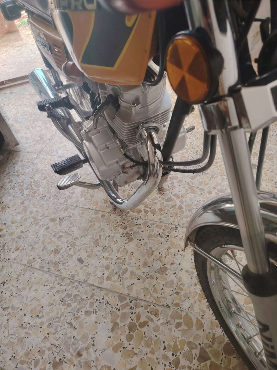 السلام عليكم درجه اربع كير شوفت العين وانضف من الصورا البيع الشاصي 23 ايراني شلامجه والدرجه كله تعمير كله 27 قبل شهر عمرته وارق اوصلي تجي تكل وتاخذه اي مصلح ذا بيه شي او مفتوح بيه برغي واحد تاخذه بلاش الشراي يجي هذا رقمي  ***********

