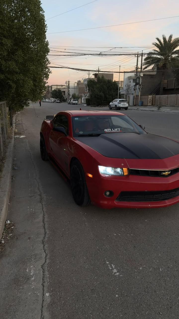 السلام عليكم بعد اذن الادمنية 
كمارو RS 2014 للبيع 
ماشية 157 الف قابل للزيادة 
السيارة حادثها مال امريكا جاملغ خلفي جهة السايق 
بيها صبغ ٤ قطع ابيع حزام رقم بغداد انكليزي جديد 
سنوية منتهية شهر ٣ 
مكينة V6 3600✈️
گير و محرك و اكسل مكفول 
ويالة تو سايز امامي ٢٧٥ 
و خلفي ٢٩٥ و تخم تاير جديد صارلة شهرين 
صدر خلفي كامل جديد اصلي GM مابيها قطعة تجاري و معلاية من ورة شوية على مود نعومة الطسة و تفوت بيها وين ميعجبك 
عليها دبات وسطية صوتها كلش حلو و مو مبالغ بي 
راديتر و جوينات و بنكات و ولف حماوة كلة عليه سيرفس كامل و بلكات ريسنگ و برمجة كاملة تريد تفول عادي او محسن كلشي تسحك 
حماوة ثابتة بين 89 و 91 
نقوصات السيارة بكرة مال ستيرن بيها قطع 
و طوافة تانكي جهة السايق و ضعف بسيط بالسلف 
اي نقص ينزل ينزل من سعرها و تكلفة السنوية كاملة تنزل من سعرها و اي غرامات تطلع ع السيارة هم تنزل ، مكان السيارة بغداد الغزالية 
رايدها ب ١١٠ قابل للتفاوض و اي استفسار على الرقم 
***********
