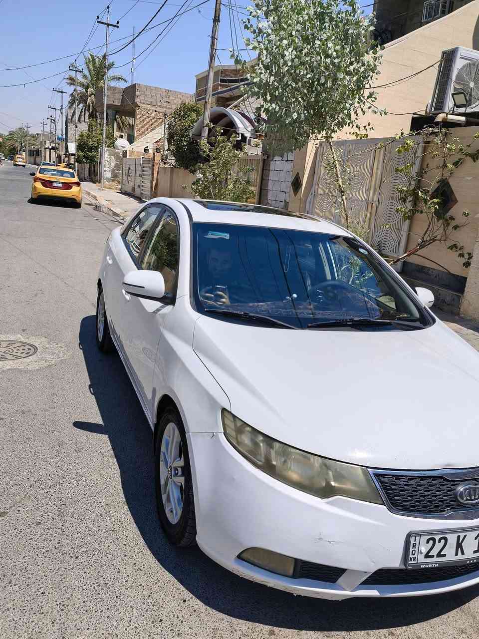 السلام عليكم
سيراتو ٢٠١١ فول مواصفات عدا البصمة 
رقم اربيل هزة وسنوية جديدة 
تخم تايرات جديد 
تبريد شغال 
تفاصيل اغلبها موضحة بالصور 
مكانها ديالى / بعقوبة / التحرير / قرب مدرسة سوريا 
***********
السعر 110$
