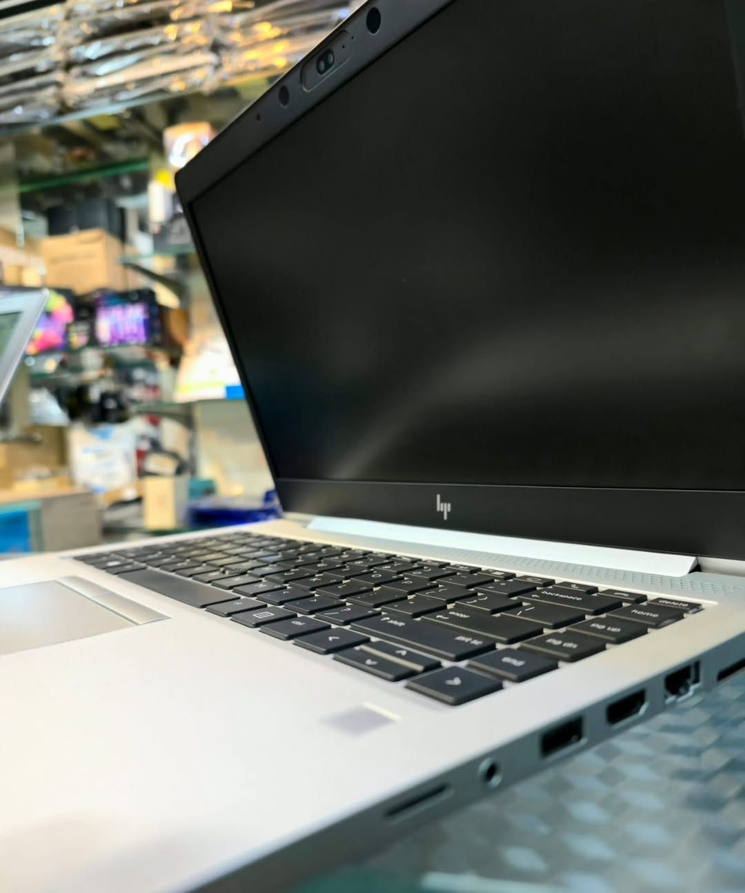 hp ELITEBOOK 840 G5
CPU : i5 8th
RAM : 8G
HARD : 256ssd
SCREEN : 14"
GPU : intel
الملحقات : 
شاحنة اصلية + حقيبة و ماوس
العنوان :
 موصل - المجموعة الثقافية ـ قرب نفق الجامعة - مجمع الغانم
للتواصل : 
***********
***********
