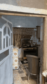 السلام عليكم
دار للبيع 
الموقع:المربع الذهبي بالقرب من رضا حسون 
المساحة: ٢٠٠ متر بناء ٢٠٠٨ 
الخريطة: غرفة نوم ومطبخ وصالة واستقبال وهول وصحيات داخلية وخارجية وحديقة
الطابق الثاني غرفتين وصحيات 
السعر : ٢٥٠ مليون وبي مجال 
للاستفسار التواصل على الخاص او على الرقم *********** واتساب 
ومن الله التوفيق
