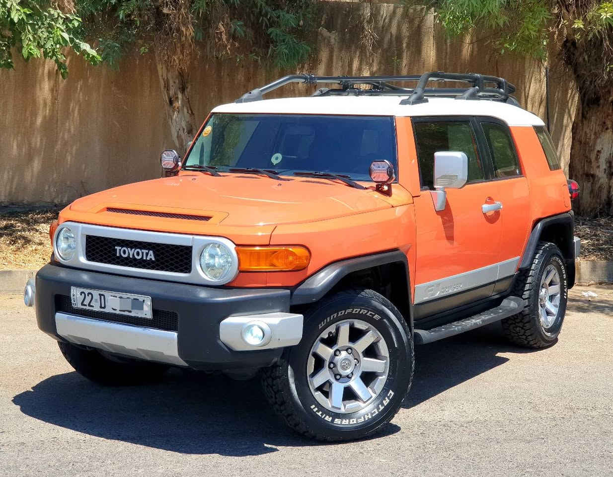 TOYOTA FJ 
مودیل 2013
مواصفات TXL 
المسافة المقطوعة 210 KM
محرک 6 سلندر
دیفلوک + A ـ TRAK
بدون صبغ و لاتعدیل ـ کفالە عامە
مواصفات خلیجي
کامیرا و شاشە ایباد
السعر 245 ورقە و مجال قلیل
کیر + محرک + تبرید + تحویل بشرط
رقم + سنویە + هزە کلها جدید
*********** موجود واتساپ ـ ڤایبر أربيل, العراق
