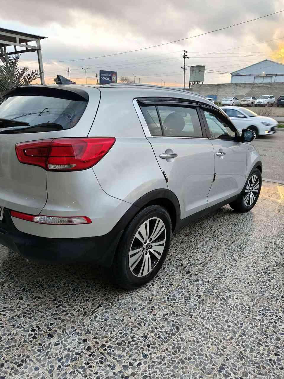 السلام عليكم.. وين اليدور جديد هذا الجديد كيا سبورتج دفع رباعي  موديل 14 السعر 155وبيها مجال هزه جديده سنويه جديده فول فول مواصفات بصمة تشغيل بصمة ابواب كشنات كهرباء كشنات نفخ مري شفط سقف بانوراما شاشه وكامره محرك حجم 2400تبريد قطعتين ثلج خمسه ويل كب رقم اربيل دولي تحويل ثاني يوم جديده بمعنى الكلام واحلى من الصور بين قوسين مال جنايه والف مبارك عالياخذها شراي اتصل وتدلل ***********
***********
