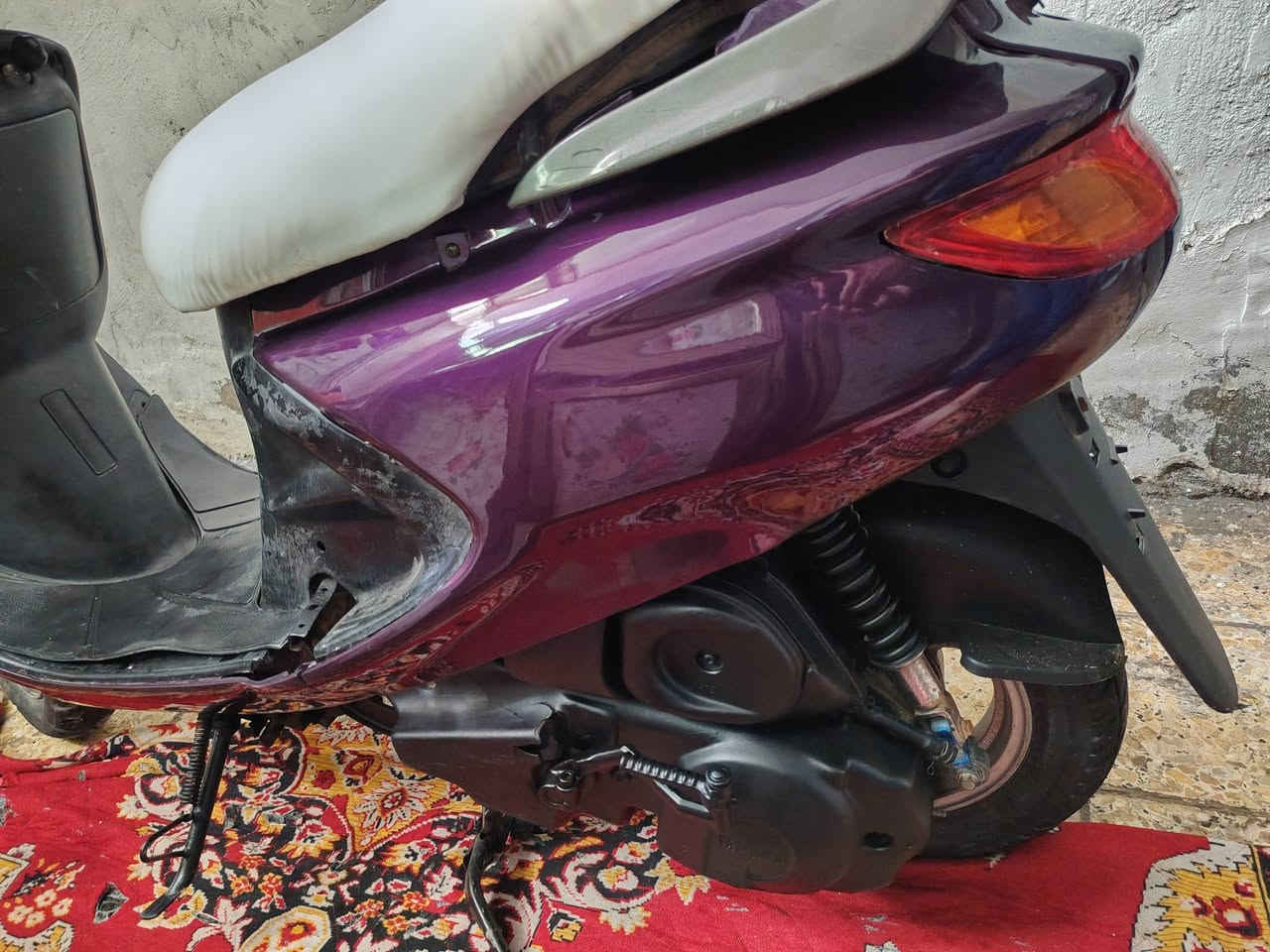 السلام عليكم دراجه فراشه للبيع او مراوس حسب القناعه دراجه جاهزه ونظيفه وشرط محرك جديد لادخان ولاصوت ناعم كلش وكهربائيات كلها شغاله سلف وهندر دبلات
الدراجه معمرها من الصفر وكلش جديده سعرها 380 وبيها مجال للشراي مكاني بالحله بالثورة ***********
