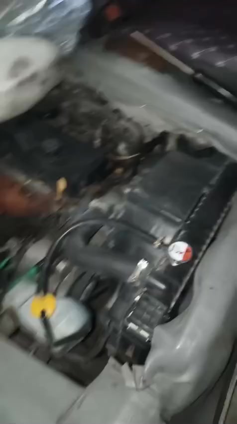 سياره نيسان ياباني الموديل 92 مكينه وكير فحل رقم انجليزي باسمي العنوان نجف***********
