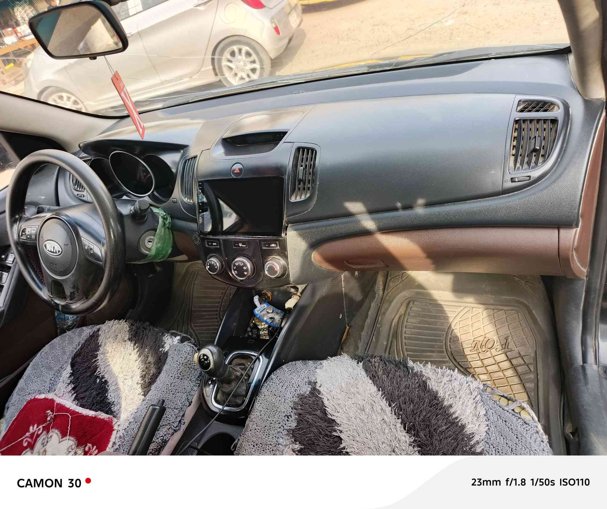 السلام عليكم كيا سيراتو 2012 خليجي للبيع او مراوس بافورتي انطي فرق ***********
تخم تاير جديد
صدر امامي خلفي جديد سياره كامله
