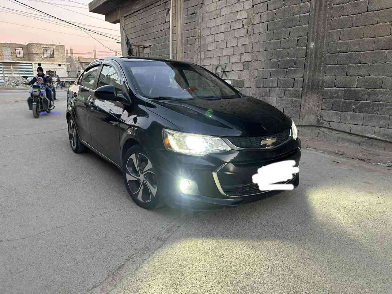 السلام عليكم الطيبين 
شوفر ليت سونك 2019 برايمر 
محرك 1400 تيربو 
بصمة تشغل وابواب. شاشة وكامرا وفول عدة الفتحة 
تخم تاير قبل سبوع شادة 
تبريد تدفئة كاملة السيارة نقصهة ولف حماوة فقط 
ماشية ٧٢ الف قابل للزيارة 
السعر 85 وبيها مجال للطيبين 
السونار موجود بالمنشور نفس الضرر مال امريكا 
*********** متواجد واتساب واتصال وتامرون امر 
مكاني ديالى الغالبية
