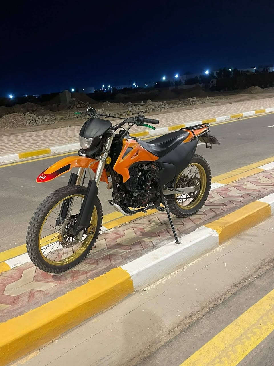 دراجه البيع قفله ملون ونص / ***********
