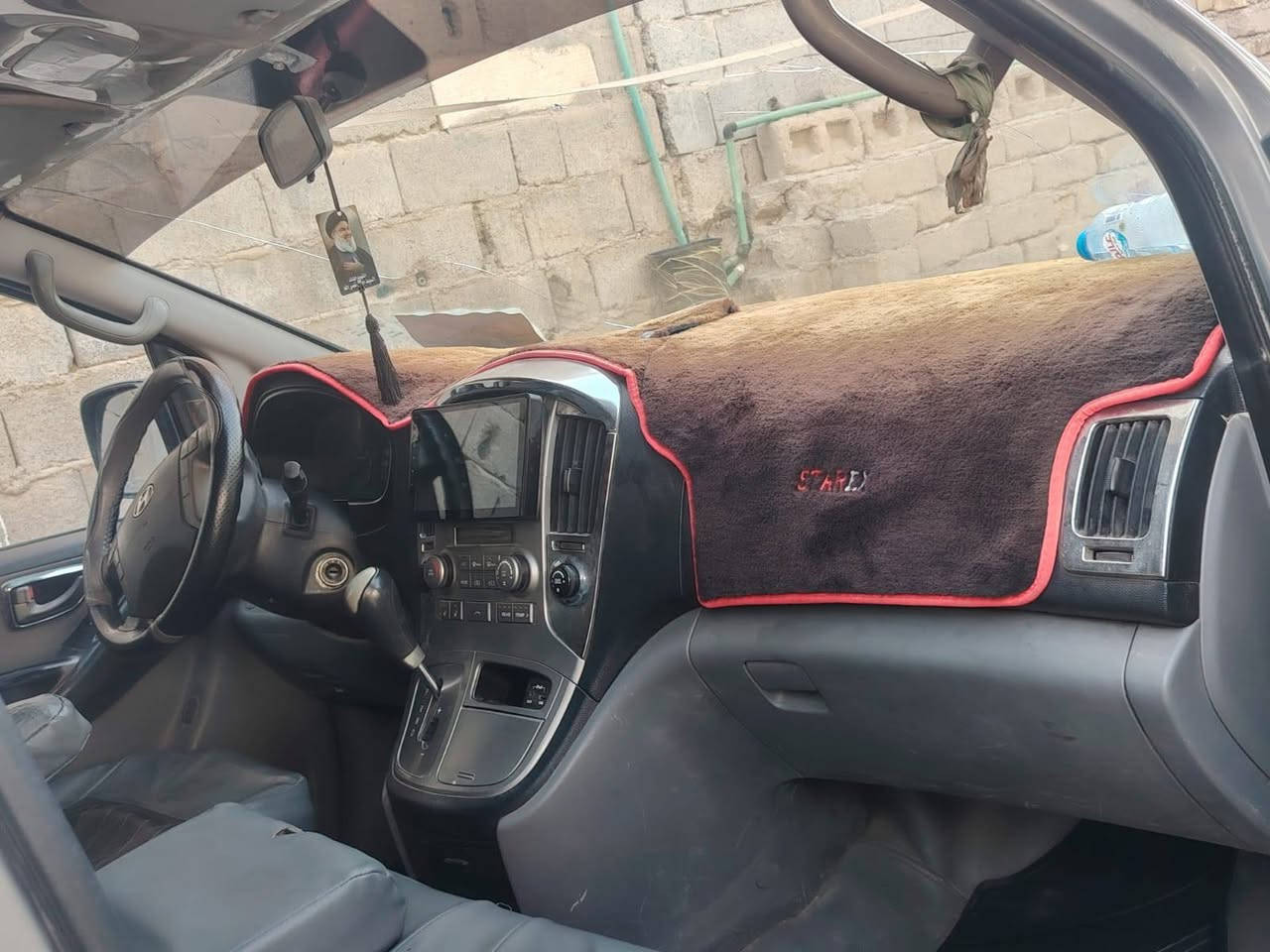 سيارة مال بيت مامشتغلة خطوط مدرسة ولا بالشارع
ستاركس موديل ٢٠١١ مكينه ٧ 
تبريد وي السويج مكينه وكير واكسل خير من الله
بديها مابي ضربة وشواصيها سليمه 
شاشة أندرويد والغرفة مدوشمه
السع160 ورقة وبيها مجال 
الاتصال برقم صاحب السياره ***********
 مكان البصره جزيره
