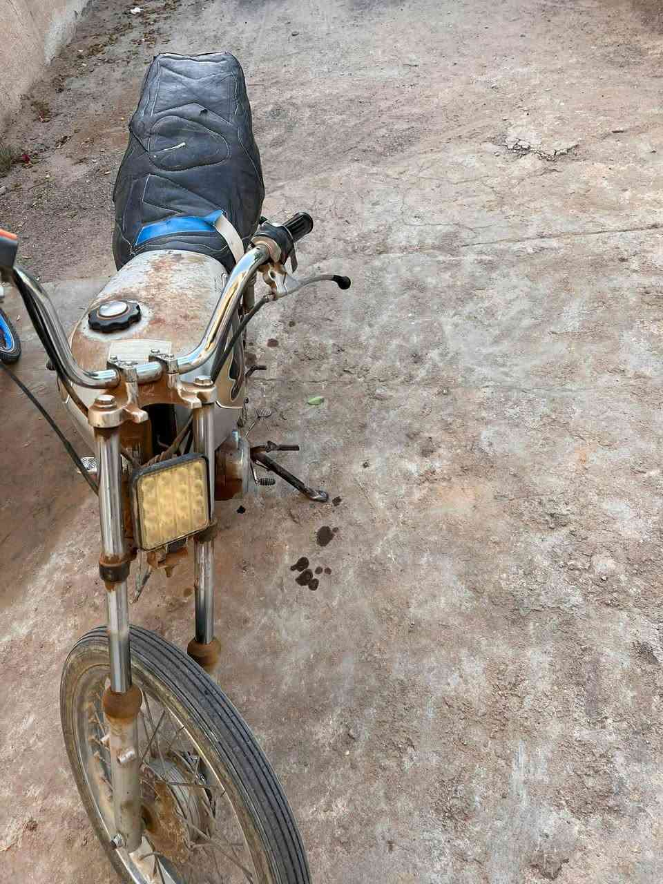 اربعه كير كلك شغاله كلشي مابيهه بس مكينتهه تنضح شي قليل كلش 150 وبيهه مجال


**إذا كنت صاحب هذا الإعلان وتريد حذفه لأي سبب، رجاءا أرسل رسالة إلى الدعم الفني**