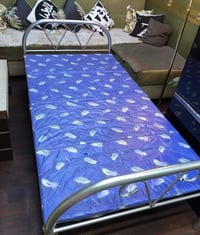 سرير قابل للطي • مستعمل • المعلمين