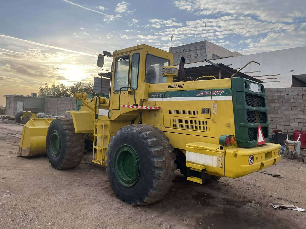 شفل حجم 85 كاوسكي مديل 2002 جاهز للعمل رقم مثنئ اسود راعيه ماندله سعر 225 ورقه وبي مجال مكفول وضمان كبل للعمل ***********
