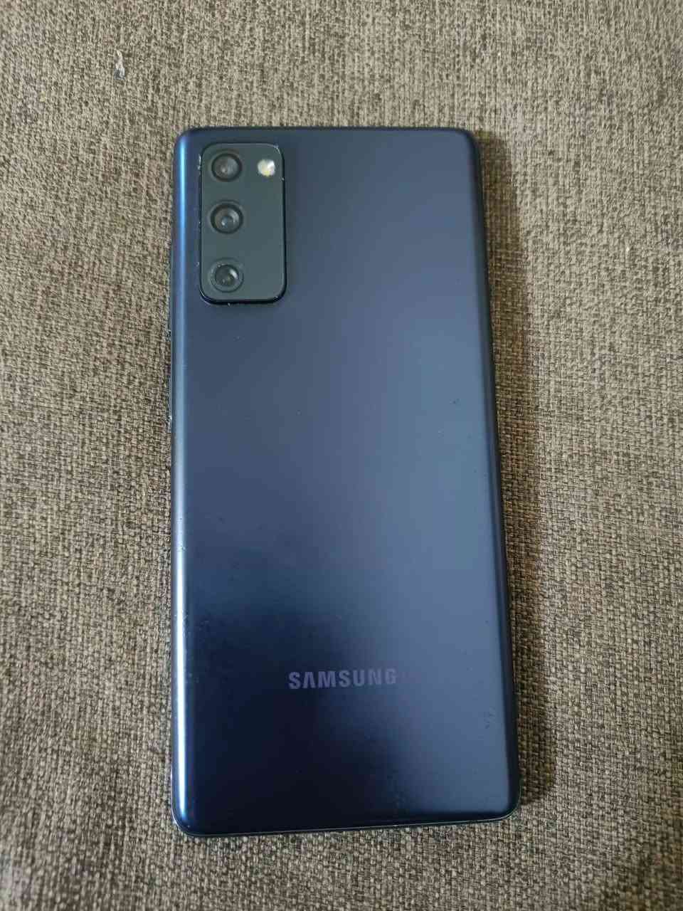 سلام عليكم جهاز Galaxy S20FE 5G ذاكرة 128 شرق اوسط  دبل سيمكارت حهاز حلو ونضيف شوفت عينك شاشه املد 90 فريم بل ببجي نضافت الجهاز 85بل100 سعر الحهاز 210 اوبي مجال حك الجيه الرقم ***********فقط وتساب مكاني بغداد العبيدي
