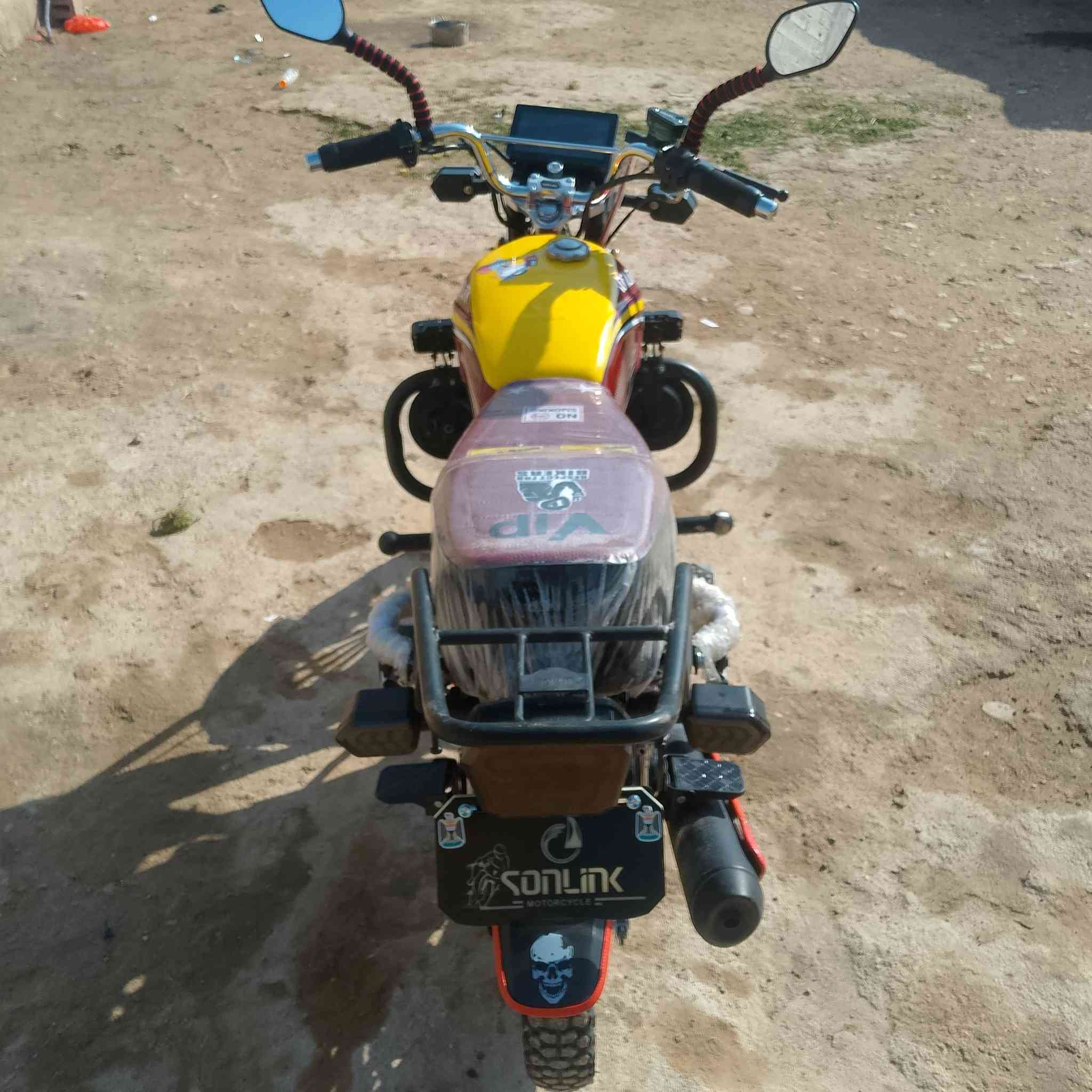 السلام عليكم سولنك لبيع 25زنجيل اوراق سويجات بصمات مكاني القائم الكرابله أو مراوس عله وضع شركه بعده جديده استخدام قليل شراي يتفضل وهاذه رقمي ***********
