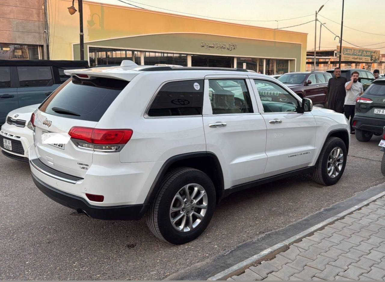 السلام عليكم
جيب خليجي ١٤ 
رقم بغداد هزه وسنويه جديد مشروع وطني
السياره كفاله من الصبغ بيها بارد قليل جدا
فول مواصفات
-فتحتين سقف
-حساس امامي خلفي
-كشنات تدفئه تبريد
-كشن وستيرن ميموري
-مري قلاب وتدفئه للمري
-رادار خلفي
-تخم تاير جديد
-لايت زنون بلاد
-ماشيه ١٠٠ كيلو مو ميل
-كير مكينه كفاله
استعمال شخصي ومحافظ عليها وجاهزه للفحص باي مكان
***مكلف بالنشر
للاستفسار الاتصال على الرقم
0772 387 1559
