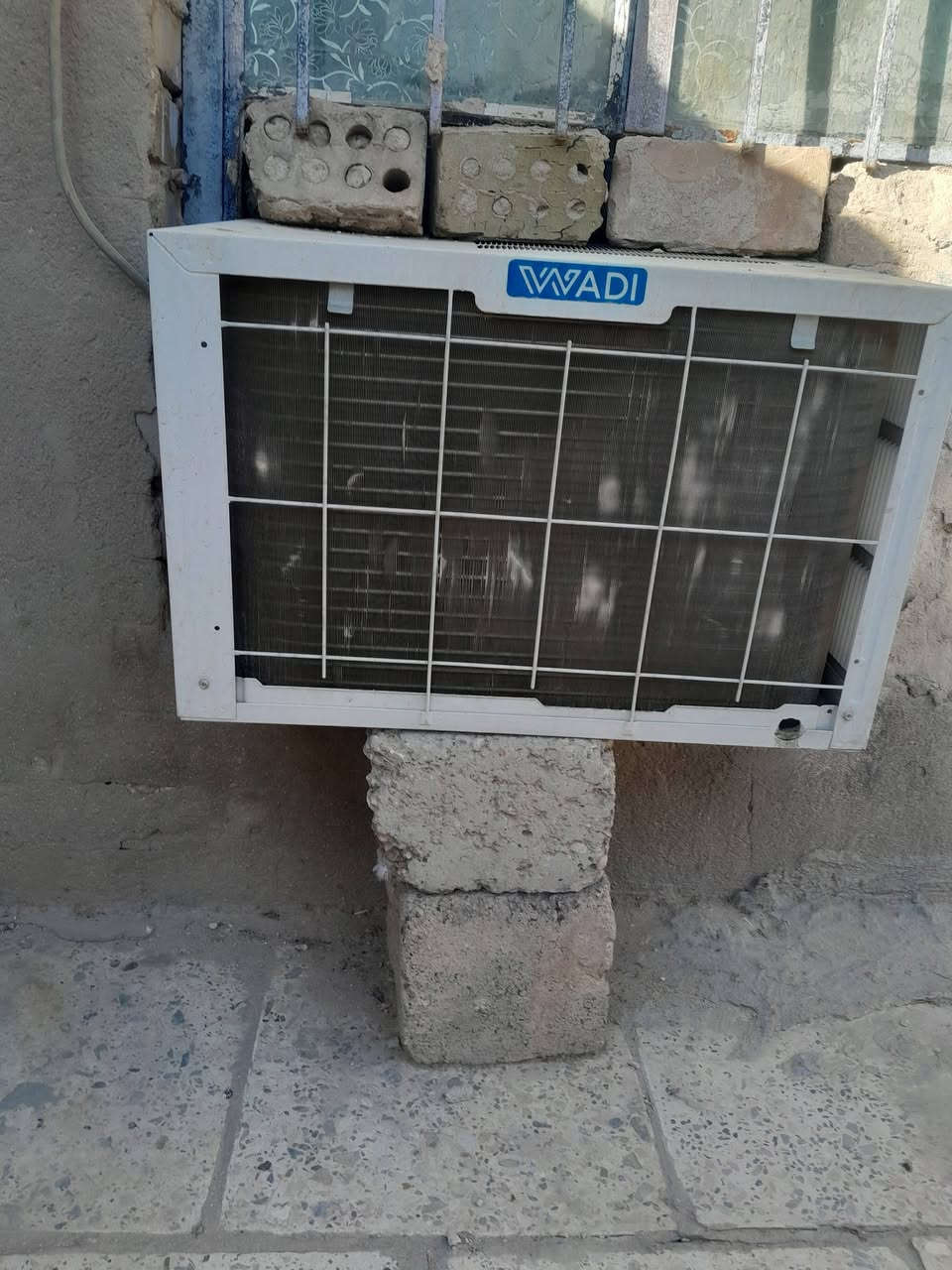 مكيف ثنين طن 350جديد فول نضافه العنوان بغداد مدينه الصدر ***********
