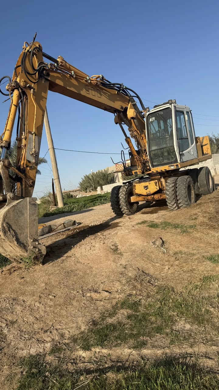 السلام عليكم اخوان حفارة لبهير للبيع خير من الله حجم ٩٠٠موديل ٩٧ مكاني ديالى السعر ١٣٠ وبيهة مجال للطيبين للستفسار ***********
