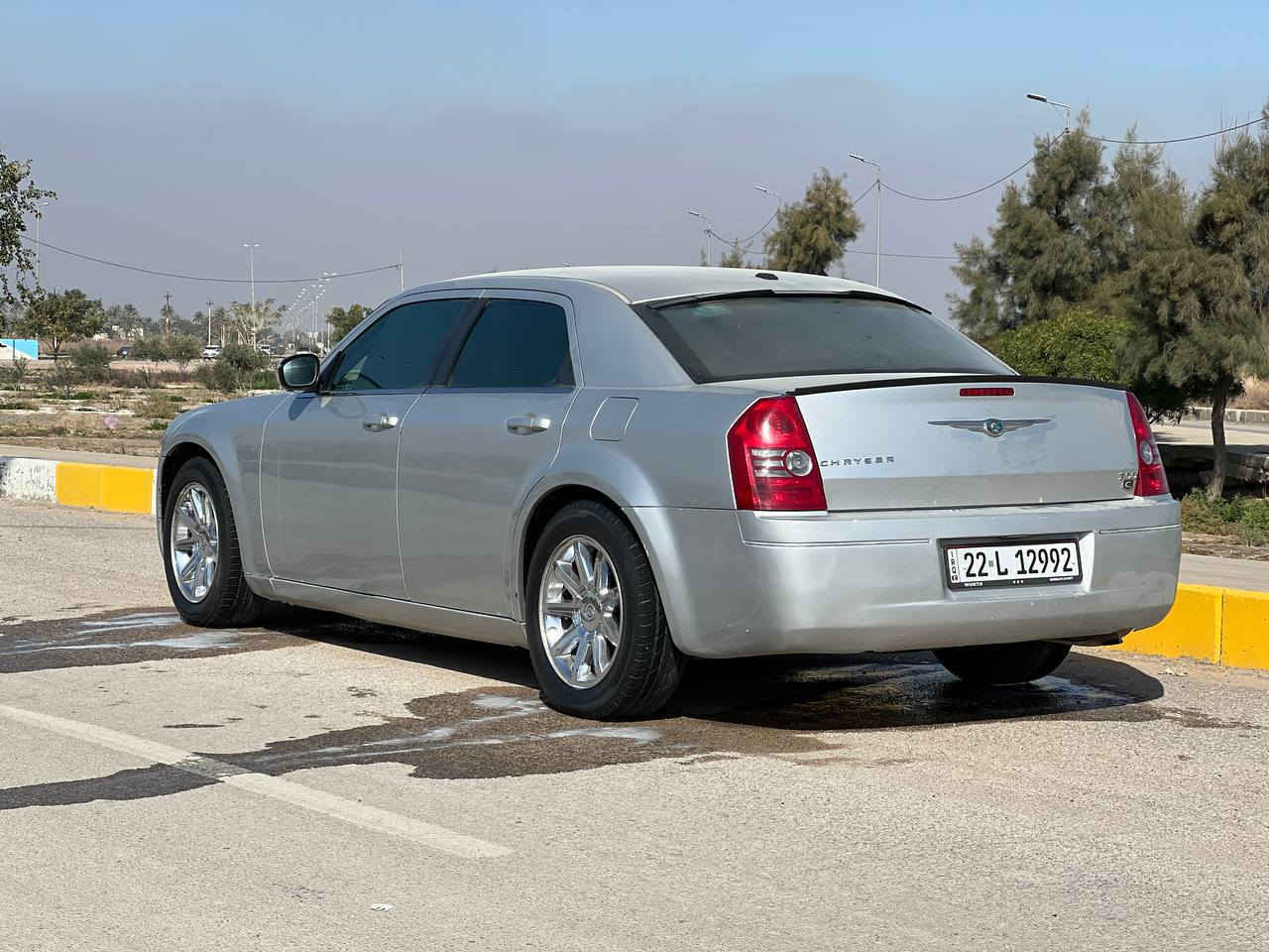 للبيع أوبامه كلايسلر  2007 بسمي سنويه لل29 مصبوغه حزام ماشيه 214 الف حقيقي السياره ستخدام شخصي جاهزه الف متصرف عليه جوه تخم تاير فيتنامي قبل يومين شديته ..السعر 115 بيه مجال شي بصيط مكاني بل حله المركز  للستفسار .***********
