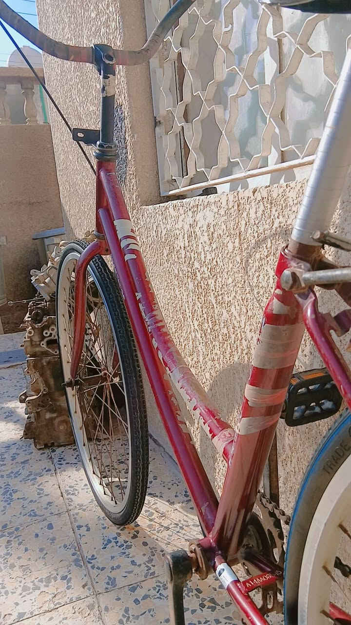 من رخصة الادمن بايسكل سياحي باله ياباني   موديل 2016وليس تجاري لون احمر عنابي مميز حجم 26 نظيف شوفت العين تايرات جدد تيوبات جدد فريول جديد كامل مكمل على اخر حبايه البايسكل ع وظع الباله مامبدل بي اي قطعة تجاريه فقط تايرات  والسعر 50  بي مجال بسيط للشراي للاستفسار ***********  موجود واتساب العنوان المشراق القديم قرب مستشفى المواساة

