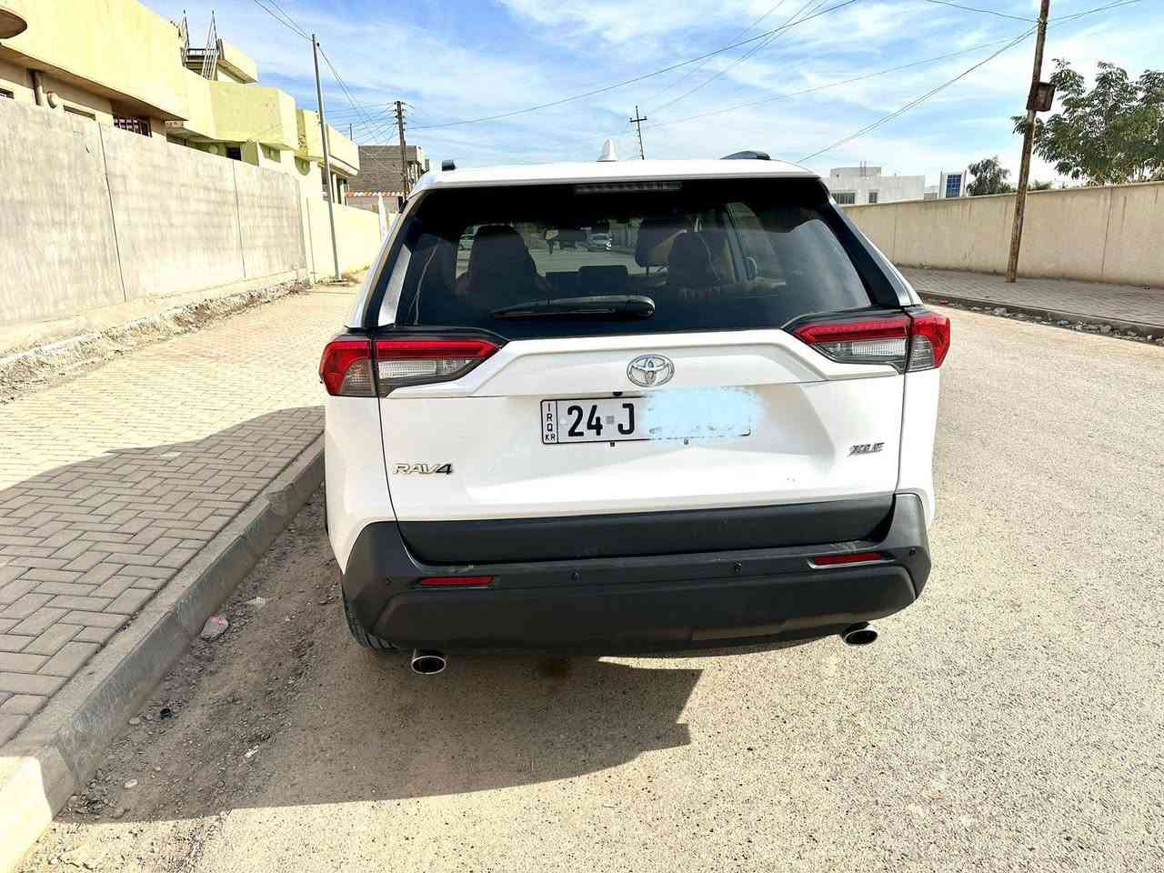 السلام عليكم
راف فور للبيع موديل 2021 
نظام بنزين فقط
مواصفات XLE 
نقاط عمياء
اشاير بالمري 
تحديد سرعة 
رادار ..أمامي ....جانبي 
اوتو ستار 
ماشيه 162الف km قابل للزياده
الضرر ..تبديل بونيد ..جاملغات أمامي بارد
 للبيع ..او..مراوس بسياره 
هايلندر  حديث 2022 /2023/2024
او تويوتا برادو 
شرط التحويل 
السعر 220 وبيها مجال للشراي
***********
‏
