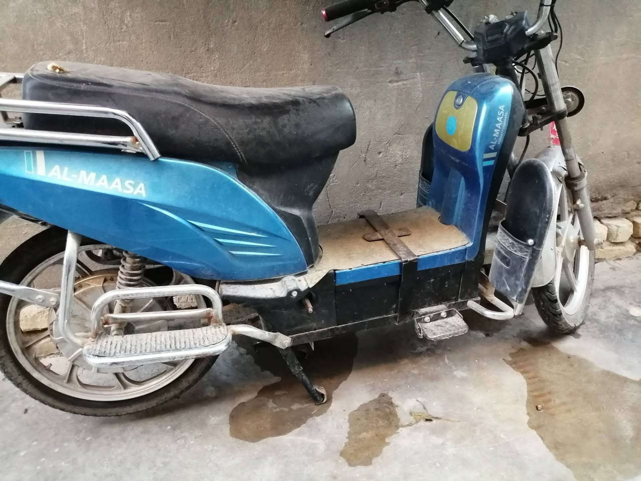 دراجة هارلي شحن الماسة
بطاريات نص عمر
العطل فط فطر اطار الويل الخلفي
البقية كله شغال اشاير هورن
والدشبول موجود
السعر 175 سعرر بلاش
فلوجة الكورنيش
***********
***********
