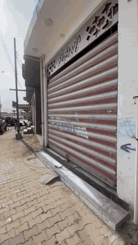 السلام عليكم  للإيجار محل تجاري  الموقع:  مقابيل بيت المكي  ملوك، على المحيط، قريب من مدرسة النبراس
📐 المساحة الكلية25متر
عرض 4 متر
عمق 6.5 متر
 يصلح للأعمال التالية:
علوى طعام 
محل كهربائيات
مواد إنشائية
إيجار سنوي : 2,500,000مليون 
📞 للاستفسار والمشاهدة التواصل  / اتصال ‏‪***********‬‏
