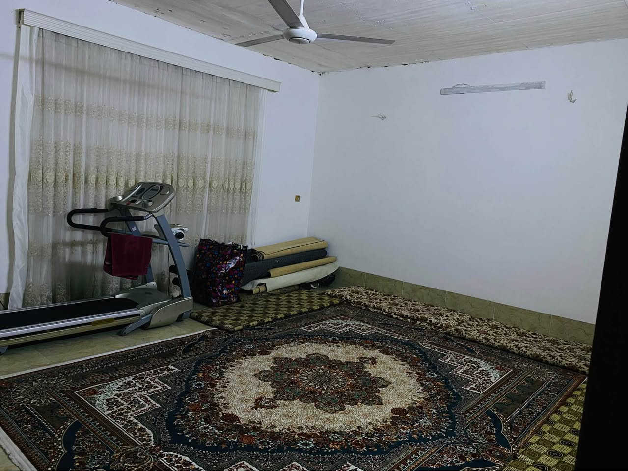 بيت للبيع طابقين 125متر شروق قبلة متكون من ثلاثة غرف وصالة ومطبخ  ومشتملات في حي فرمانبران5000
السعر 690 ست دفاتر وتسعين وبي مجال للاستفسار ***********

خانو لو فروشتن 125متر دوو قات روژهةلات قبلة بيكهاتوة لة 3 غرفة وهول ومطبغ دستور سليماني بو زانياري تلفون بكةن بة *********** أربيل, العراق
