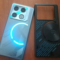 هاتف ذكي مميز بحالة ممتازة، من نوع يتضمن إضاءة خلفية جذابة وتصميم عصري...