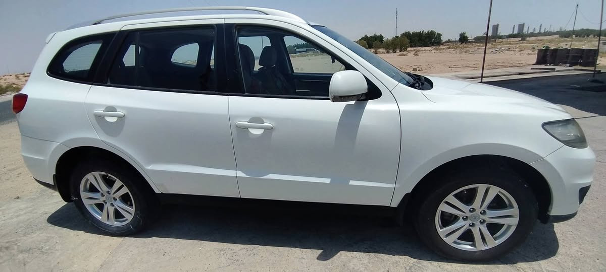 سنتافيه موديل 2011  بصرة  باسمي تحويل مباشر السنوية الى 2027
مكفولة بس بيه ضربة بالجاملغ عالبارد وبيه رشات خفيفه اثر شخوط

 4 سلندر المحرك 2400 مبدل جديد قبل شهر و مكفوله گير والمحرك جديد 

سبعة راكب 

وتبريد شغال ثلاث قطع 

سيارة نظيفه على ايدي 

السعر 142 وبيه مجال للشراي

الرقم ***********
