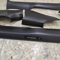 متوفر دوسات تسلا model 3 جديد غير مستخدم عنواني بغداد واتساب 077222883...