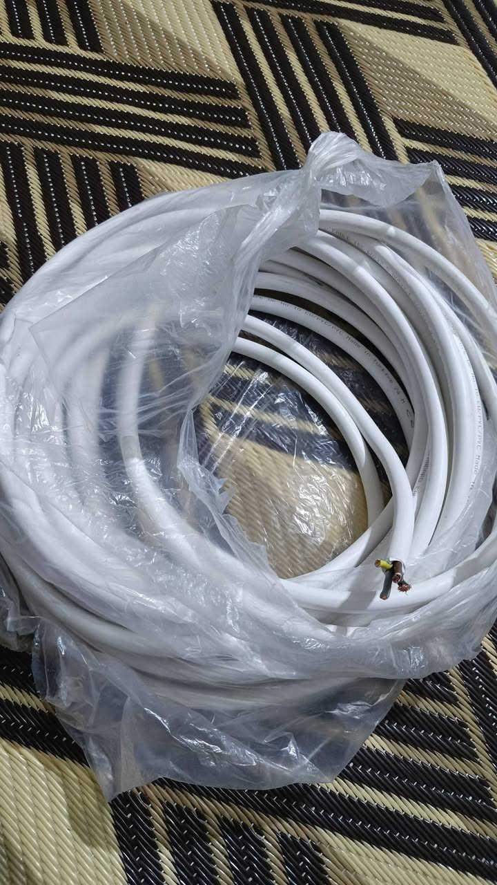 السلام عليكم  عندي كيبل ثري فيز  15 متر السعر 65 الف  اللي يريدو  يتصل ***********
